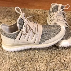 👻 Adidas Tubular Size 10.5 Beige/White/Black NWOT